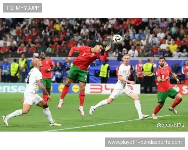 几十年后现役足球明星风采重现：岁月流转仍闪耀绿茵场