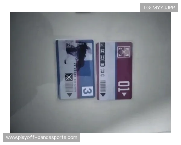 蓝卡足球球星卡解析：何为蓝卡卡片及其在球迷收藏中的独特价值